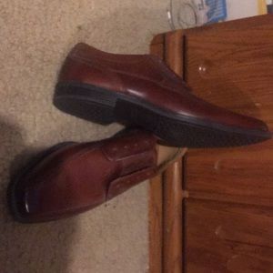 This are wood color dress shoes